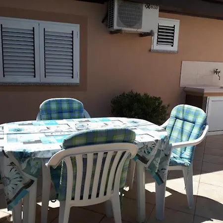 Rovis アパート Tar-Vabriga